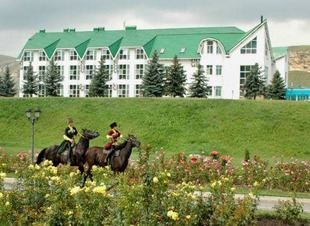 Отель Адиюх-Пэлас. Хабез, Карачаево-Черкесия. Семейный отдых в горах Северного Кавказа.