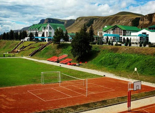 Корты +для большого тенниса. Отель Адиюх-Пэлас. Хабез, Карачаево-Черкесия.