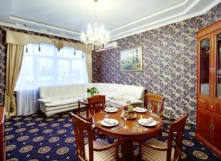 Зал для банкетов в горах. Отель Адиюх-Пэлас. Хабез, Карачаево-Черкесия.
